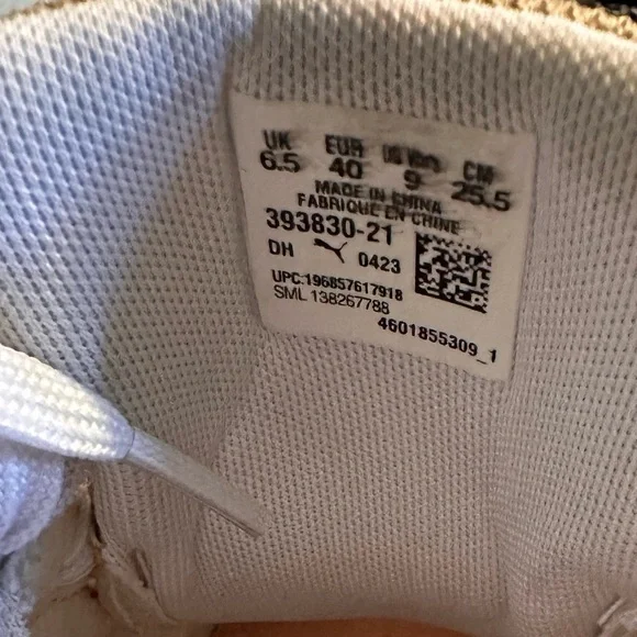 Worn ‼️ONCE‼️
Excellent used condition
Puma soft foam
Size 9 - Picture 4 of 5